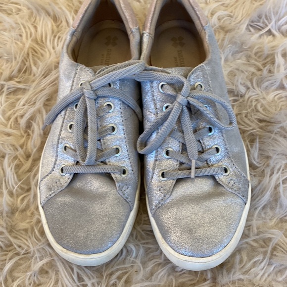 naturalizer tennis shoes